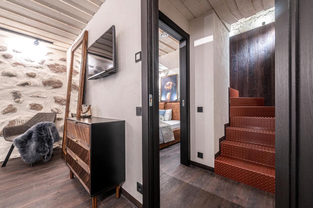 Unesco Hidden Arches - Restored 3 Bedroom Apartment In The Historic Pilies St. Vilnius Ngoại thất bức ảnh