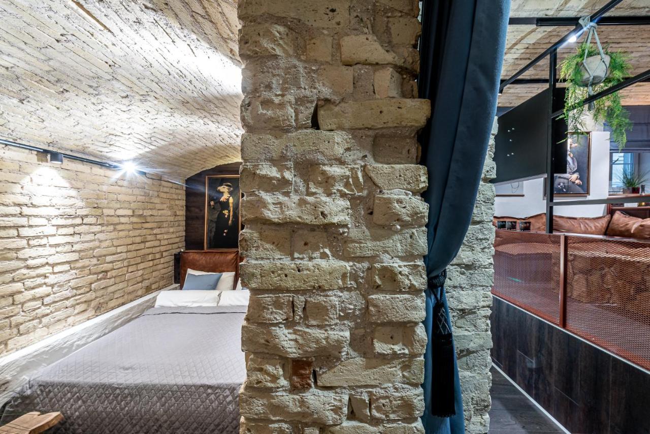 Unesco Hidden Arches - Restored 3 Bedroom Apartment In The Historic Pilies St. Vilnius Ngoại thất bức ảnh