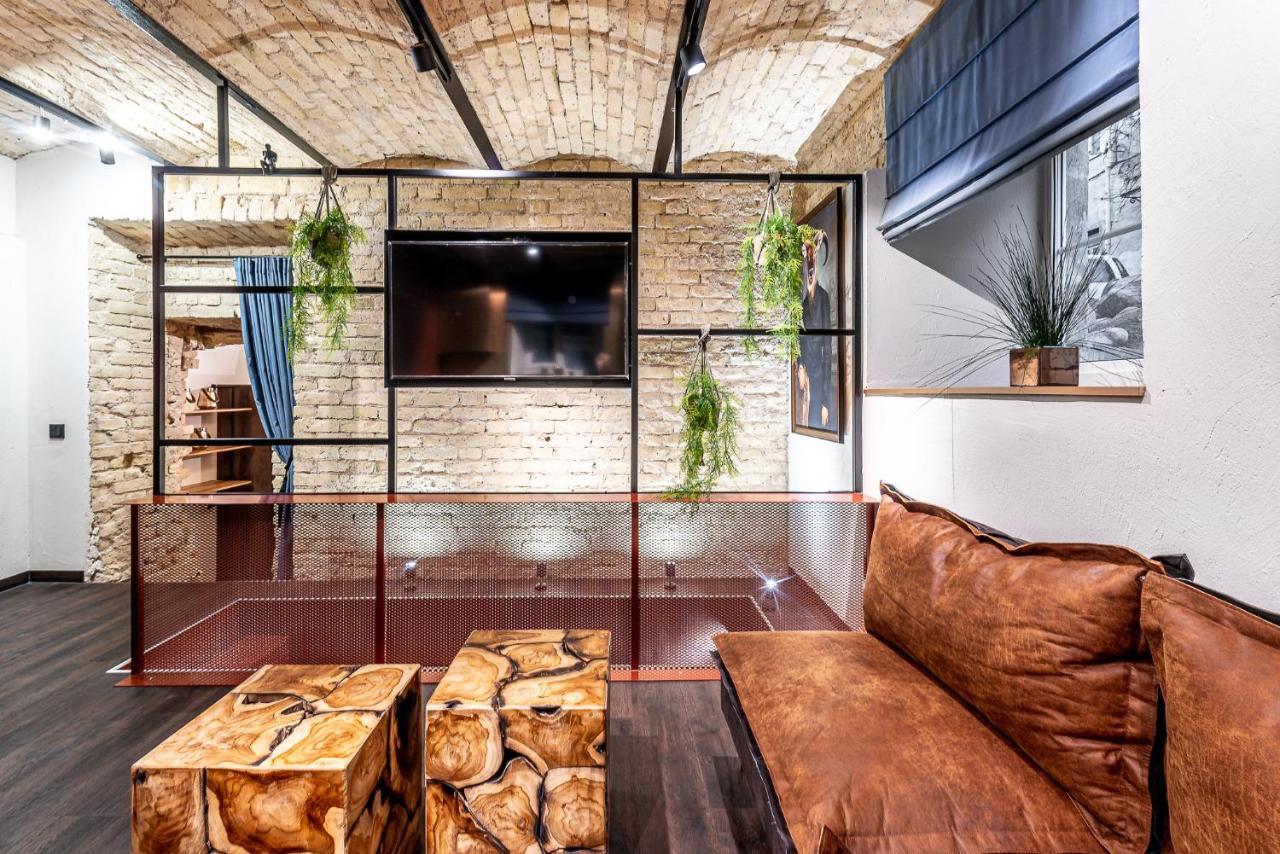 Unesco Hidden Arches - Restored 3 Bedroom Apartment In The Historic Pilies St. Vilnius Ngoại thất bức ảnh